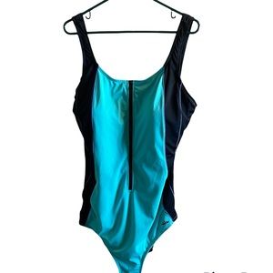 Woman Plus size Aquabelle Swimsuit 28
